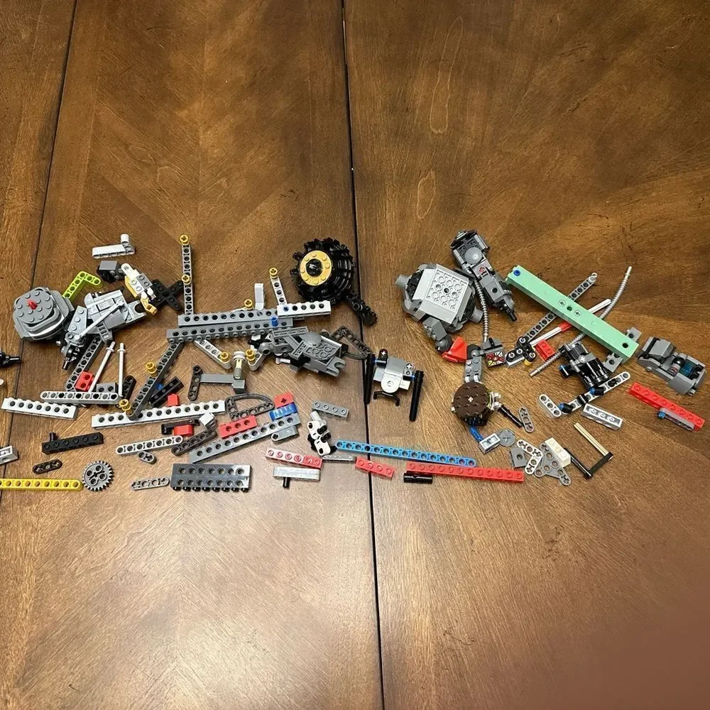 Lego Legos Tech pieces.robot Star Wars pieces
Endless options - Picture 10 of 14